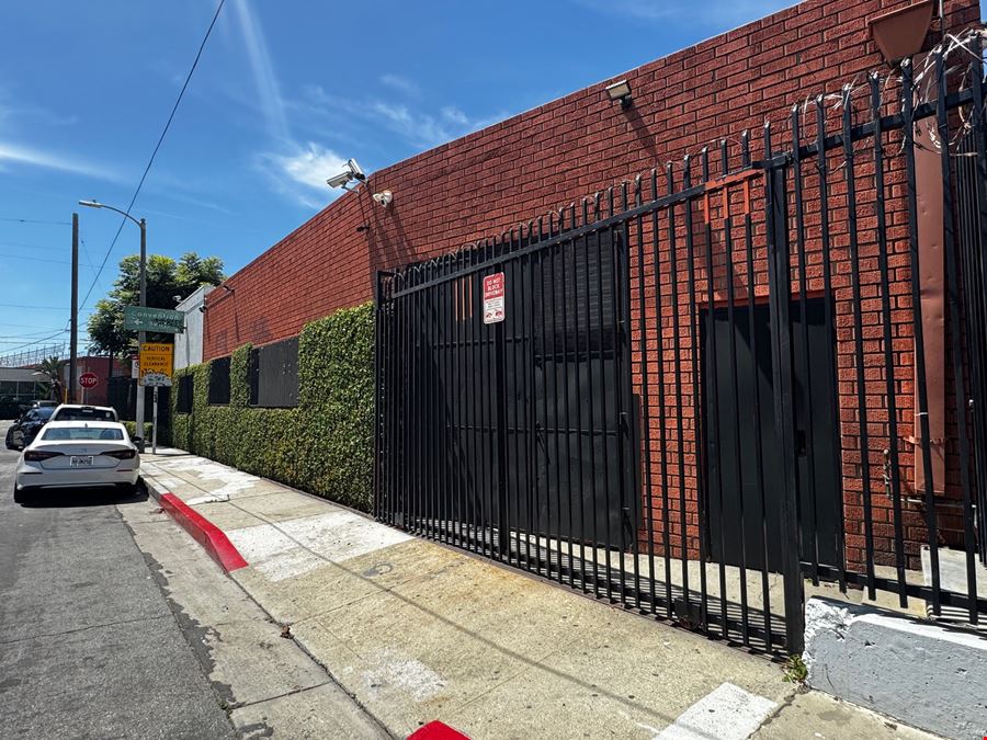 1323 W 12th St