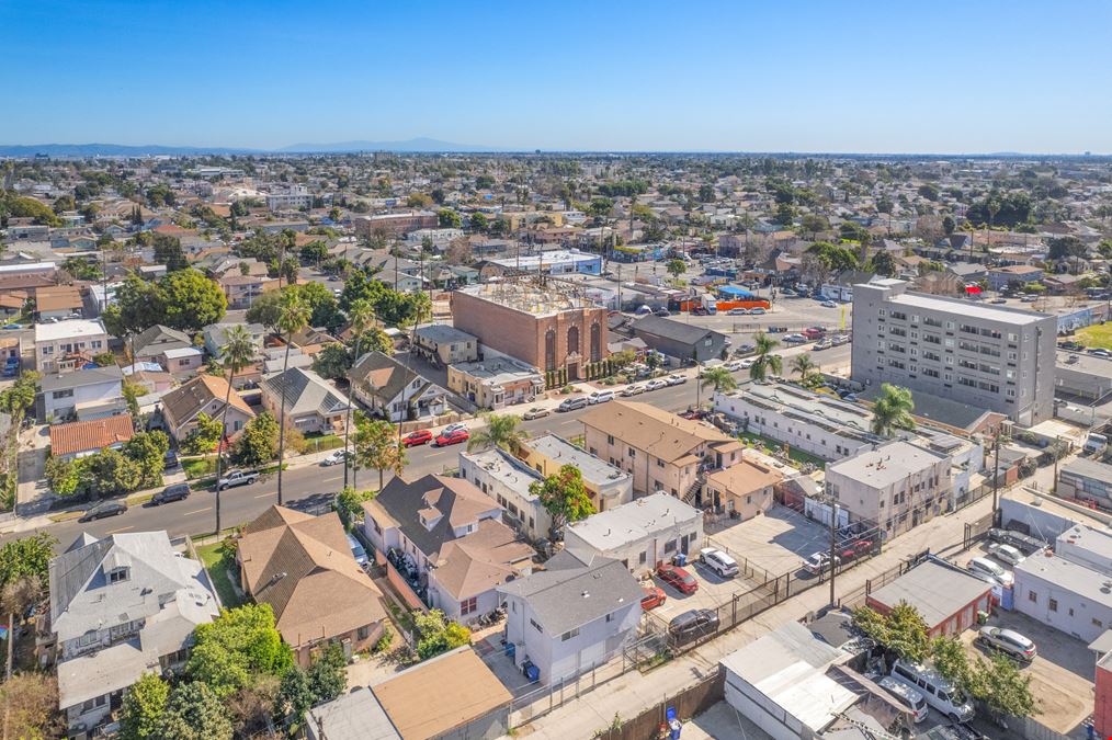 4323 Woodlawn Ave