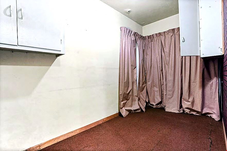 1108 E 84th Place
