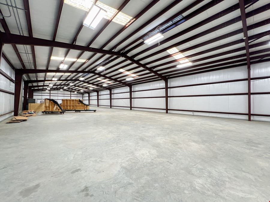 Office / Warehouse with Heavy Power Near US 90