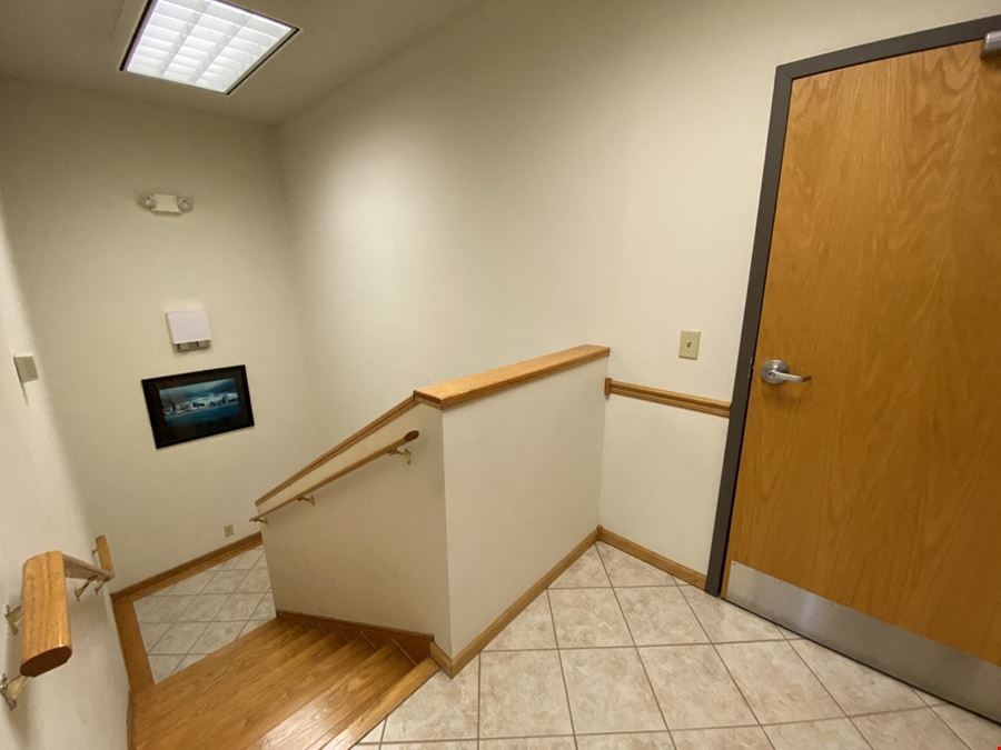 1,200' Class A Office For Lease near Sunshine & National