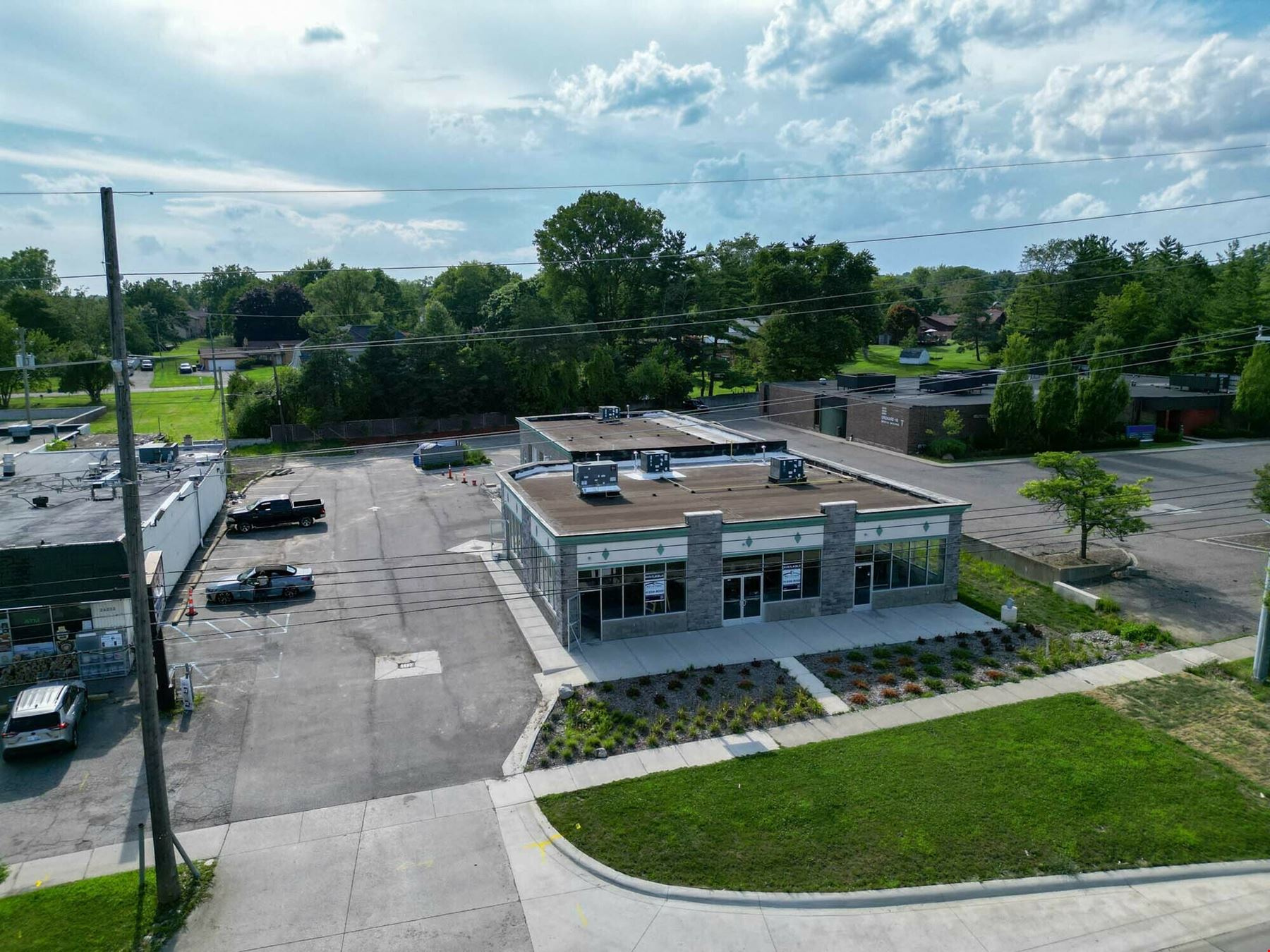 Mechanic Shop & Shopping Center