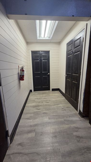 4117 N Davis - Warehouse / Showroom