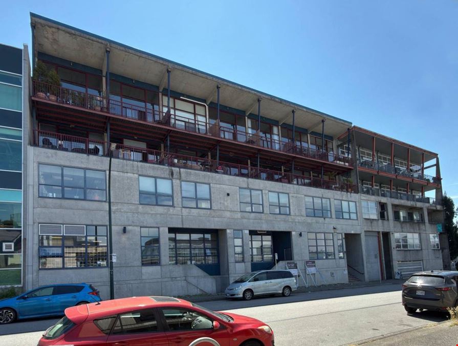 #208 - 128 W 6th Ave