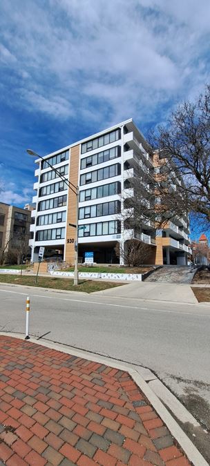 Retail | Office Opportunity at Rhythm & Blues of Oak Park