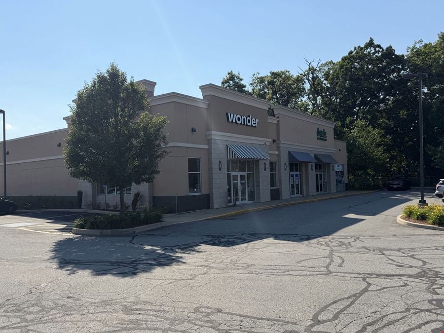 435 Winthrop Ave Retail Center