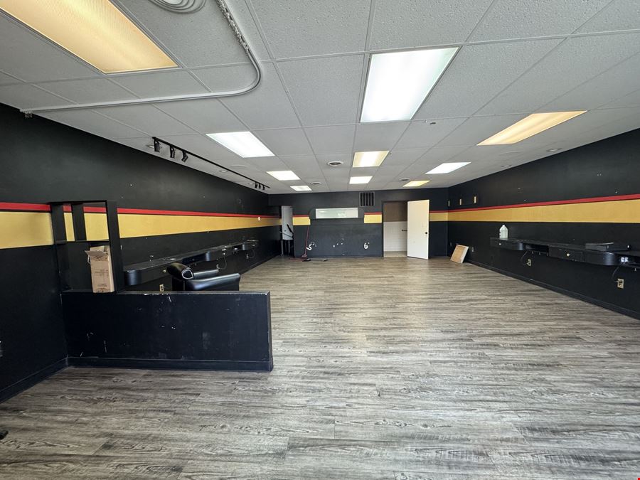 1,000+/- SF Former Salon