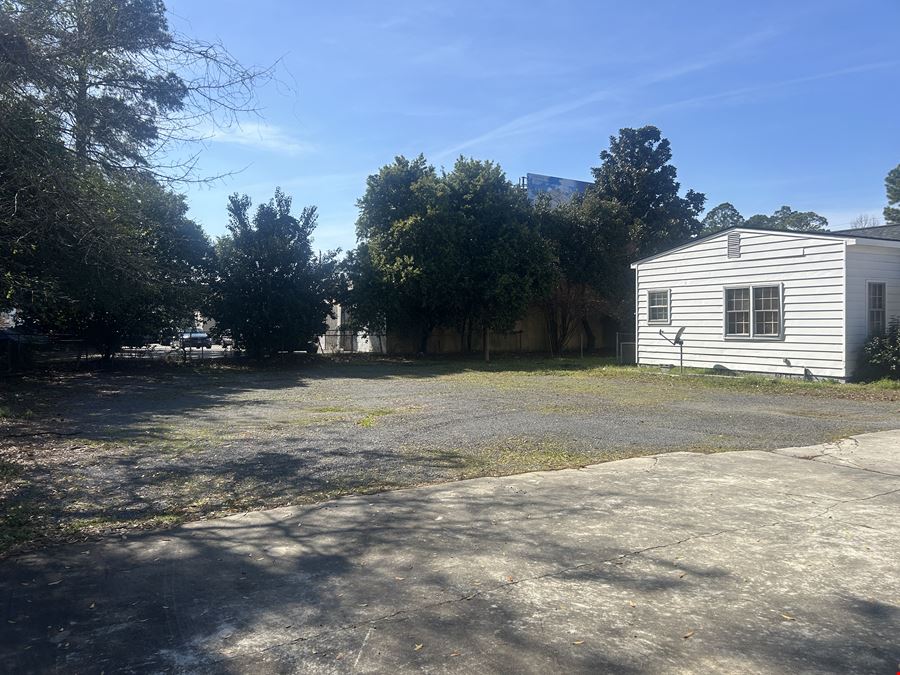 Commercial Building available on Palmetto st.