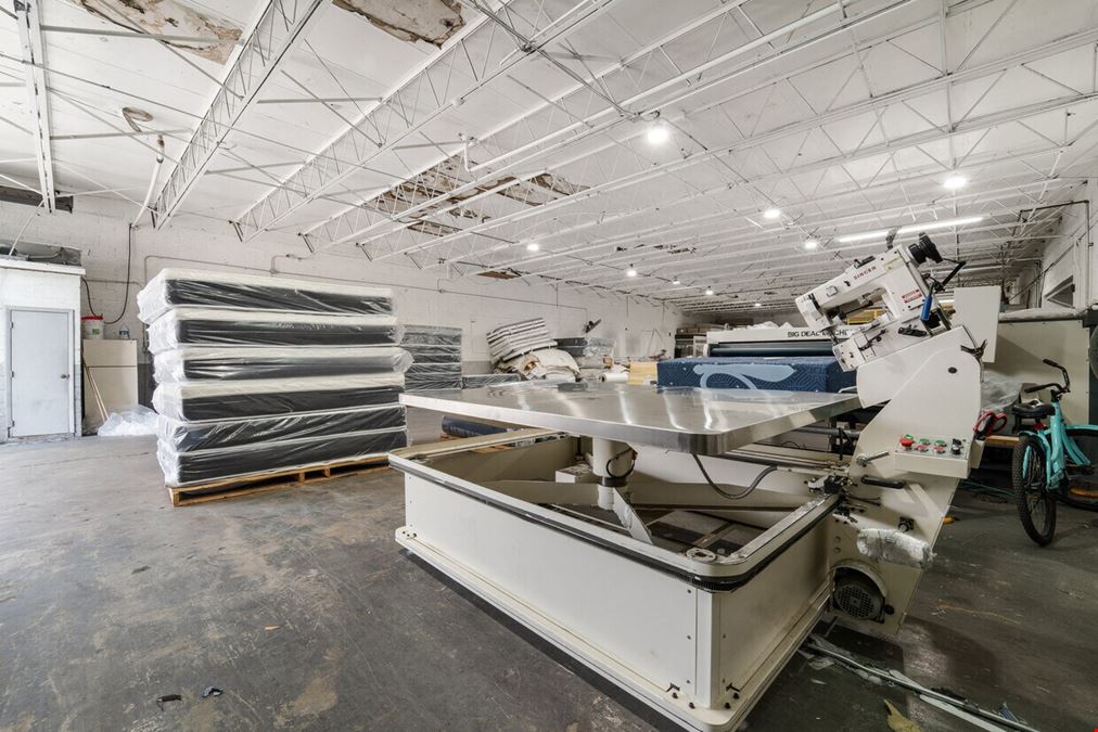 Industrial Warehouse property +/- 5,014 FOR SALE