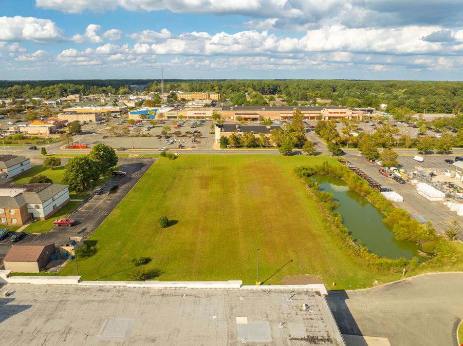 East Northpointe Dr