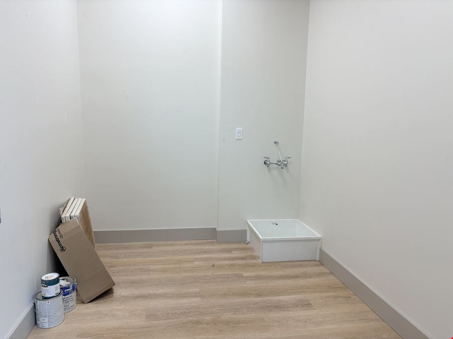 Prime Retail Space In Fruitville Commons