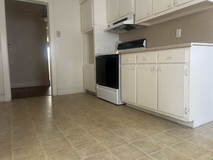 Commercial Building available on Palmetto st.