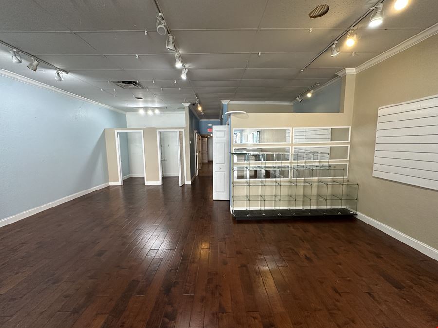 1476 Main St