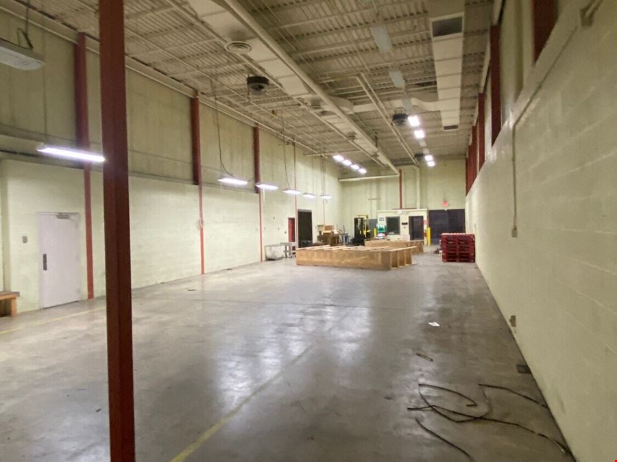 ±24,000 SF BLDG High Ceilings and Loading Docks
