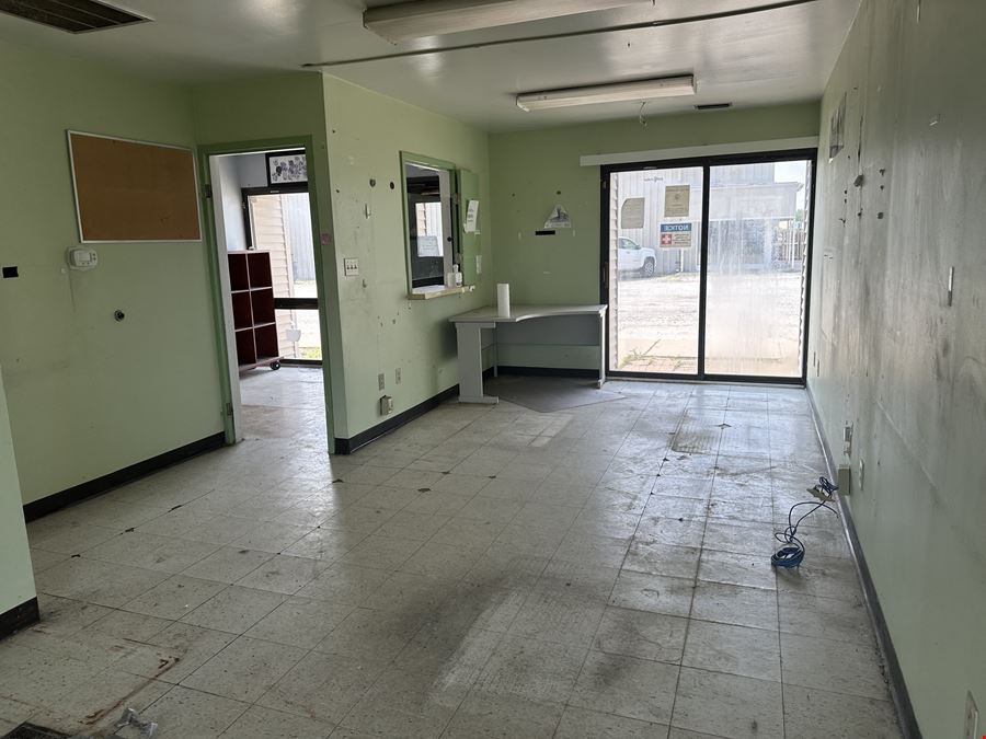 2200 SF Indsutrial Space with office