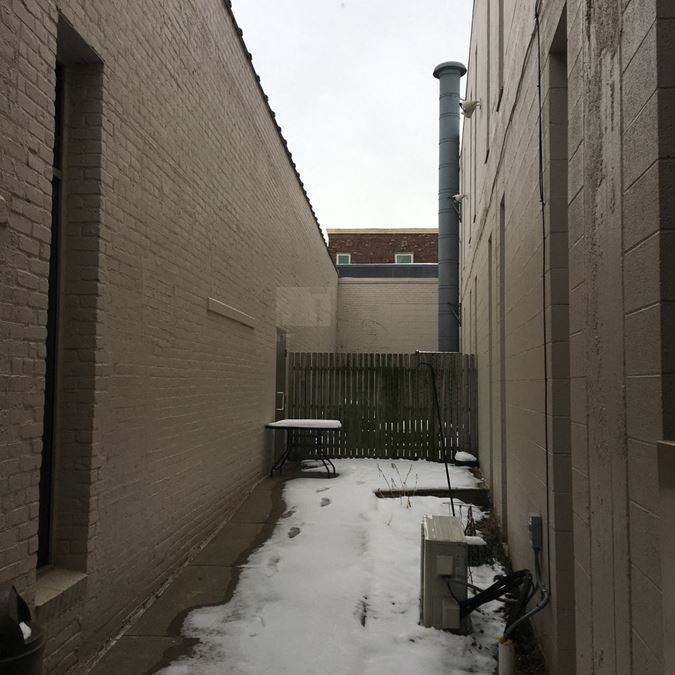30 E Canfield