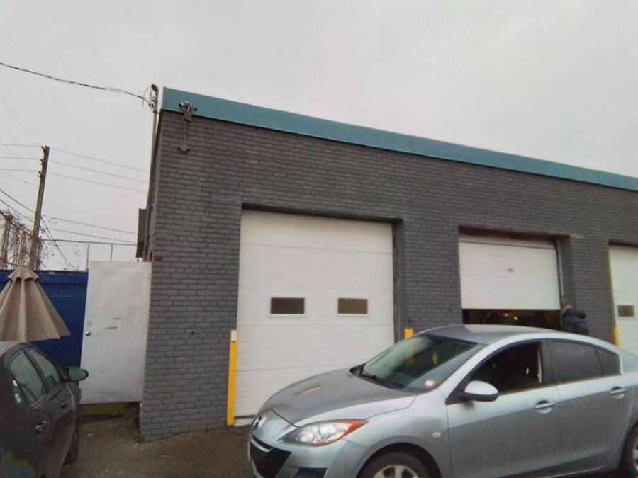 820sqft auto-friendly industrial warehouse & office in Etobicoke