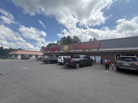 Preview of Retail space for Rent at 2003 N Pine Ave