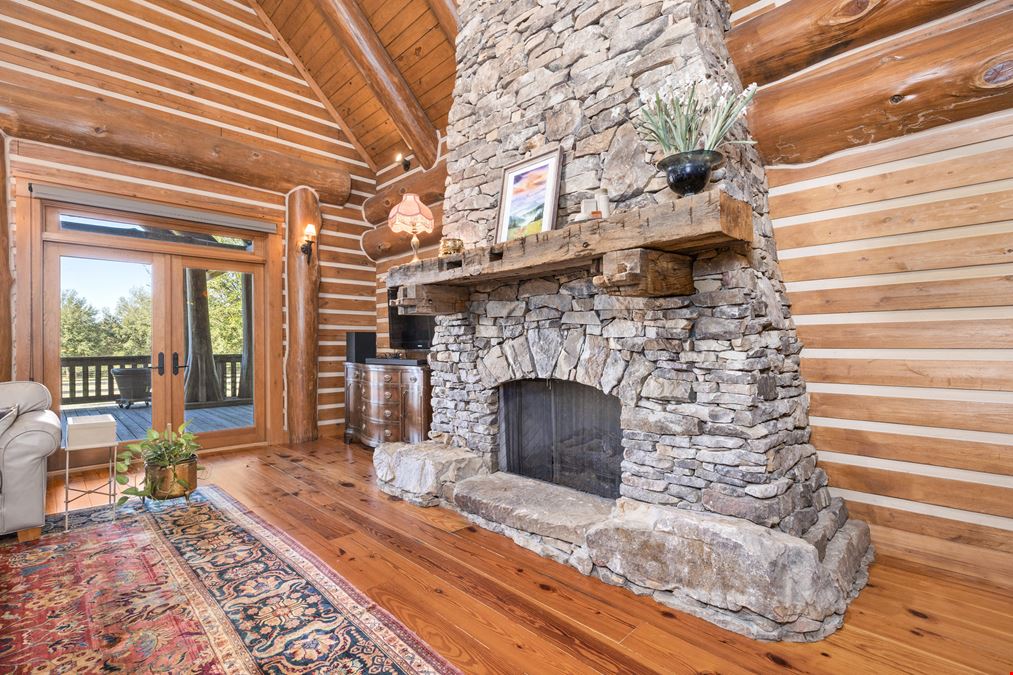 Luxury Riverfront Lodge