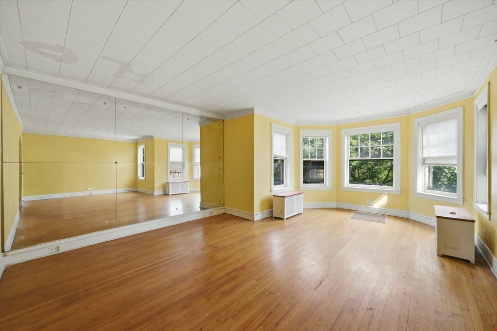 1617 W Granville Ave