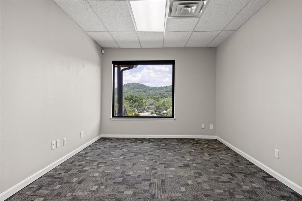 2 Executive Suites 