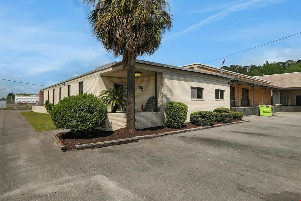1123 Ellis Road North