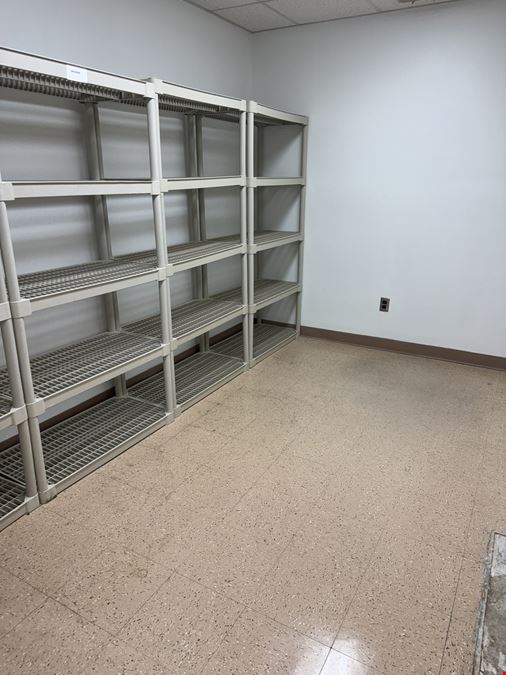 1421 Narrow Ln. Pkwy. - Subdividable Office