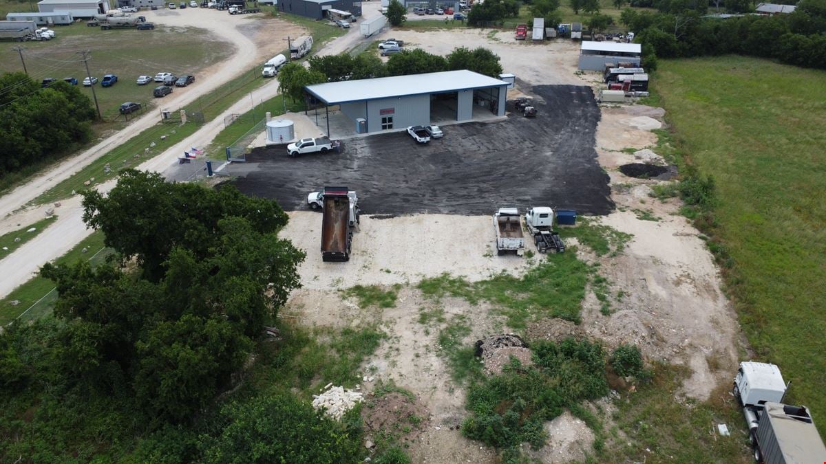 8470 North IH 35 Service Road