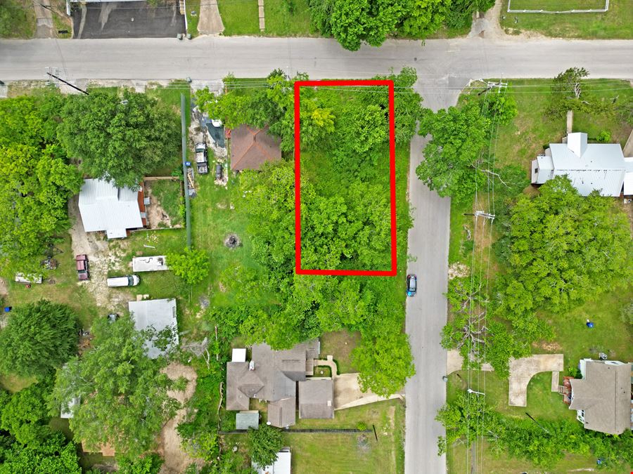 Unrestricted Lot Near Bustling College Campus!