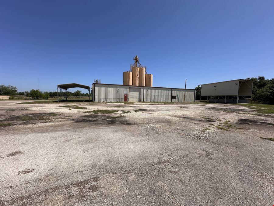 Multiple Crane Served Shops & Wash-Bays Near Hwy 281