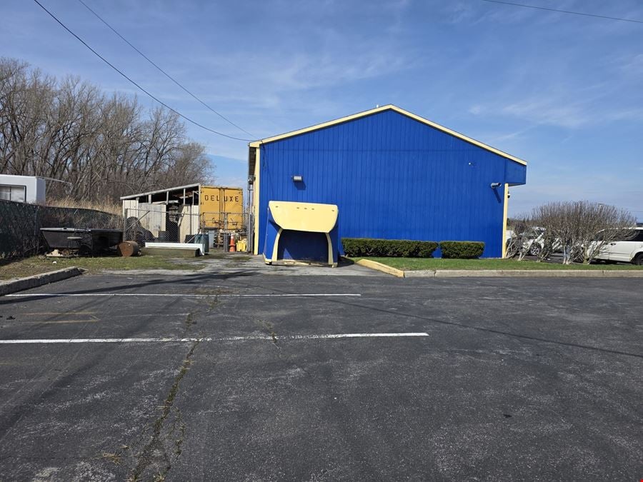 2,900+/- Square Foot Retail / Flex Building