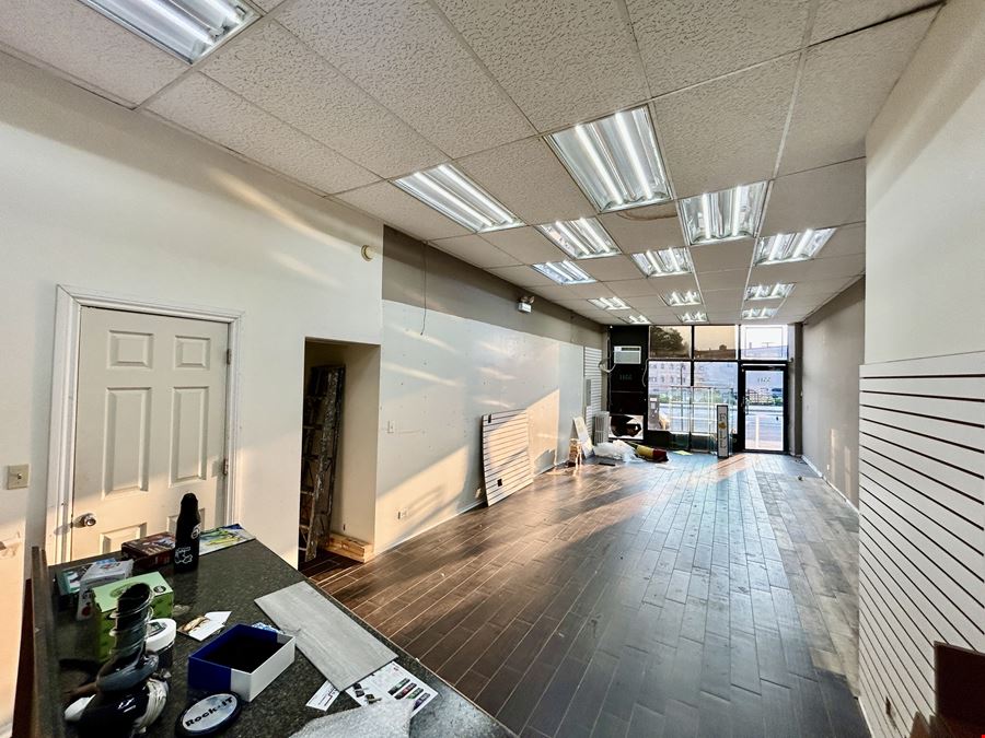 5511 N Lincoln - +/- 900 SF Commercial Storefront