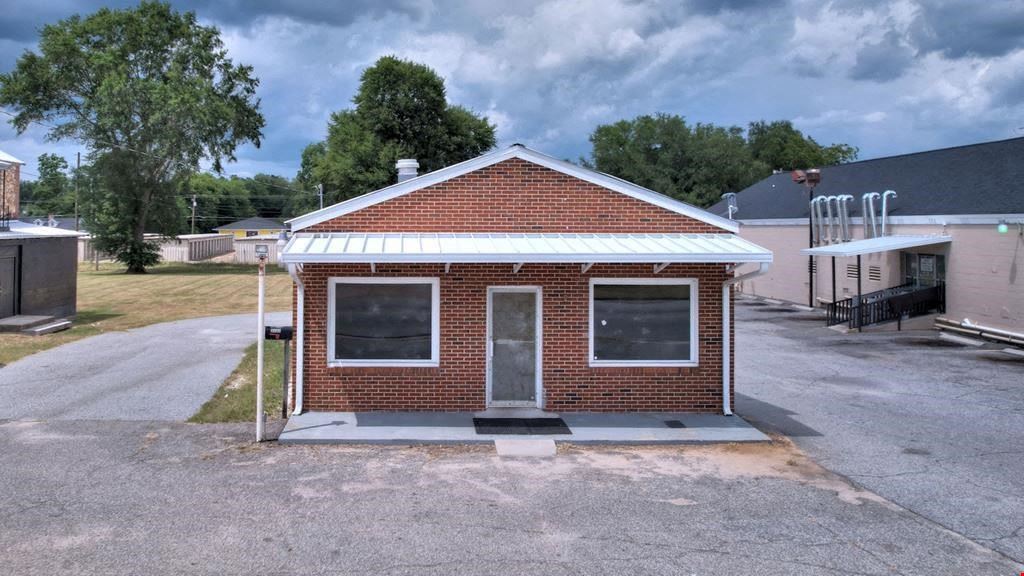 2215 E Broad Ave