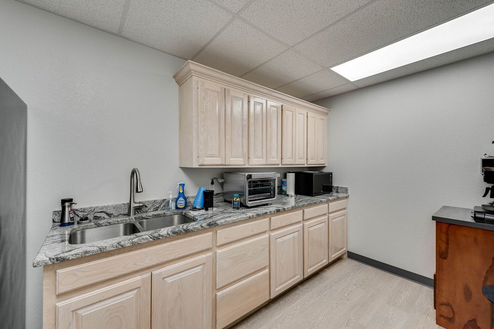 Office/Warehouse/Wash-Bay with Man Camp Hookup