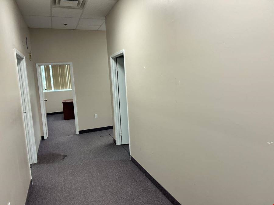 25 Lesmill Rd, North York, ON M3B 2T3