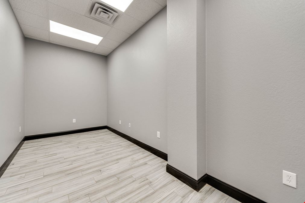 Warehouse & Office/Showroom Space Near Hwy 80