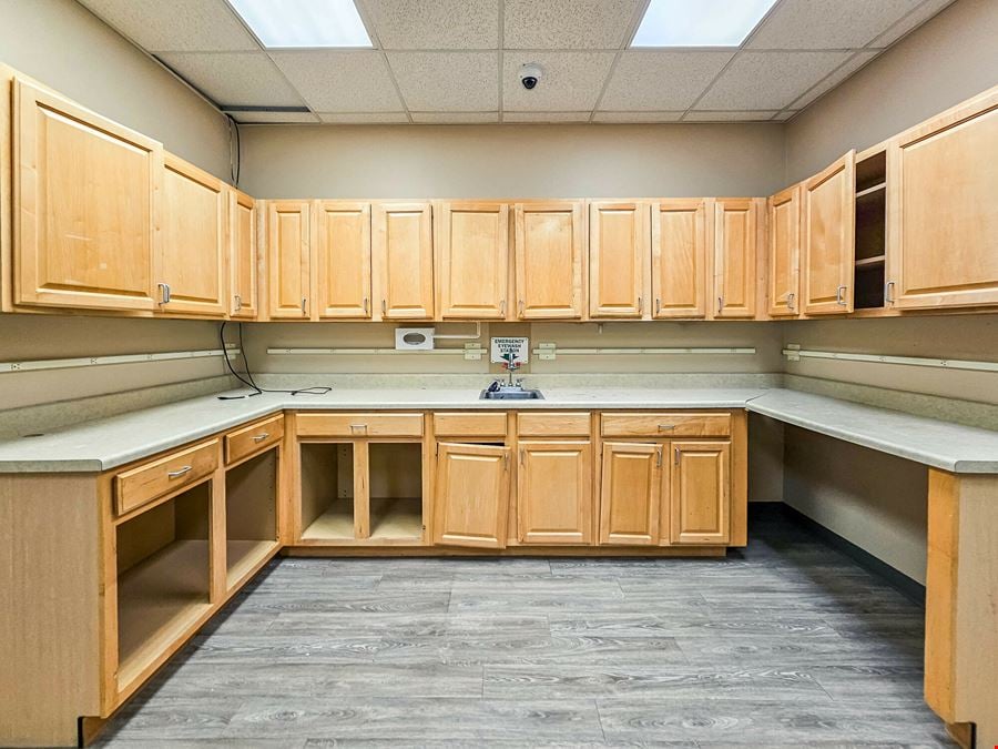 Turnkey Vet Clinic for Lease