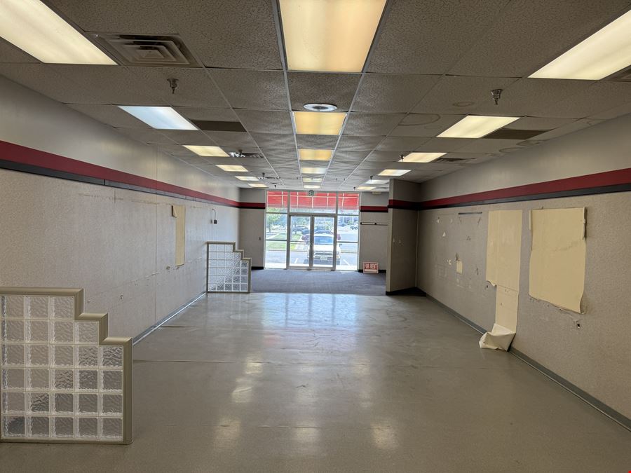 1,544 SF Retail Space in High-Traffic 13th Avenue Shopping Center