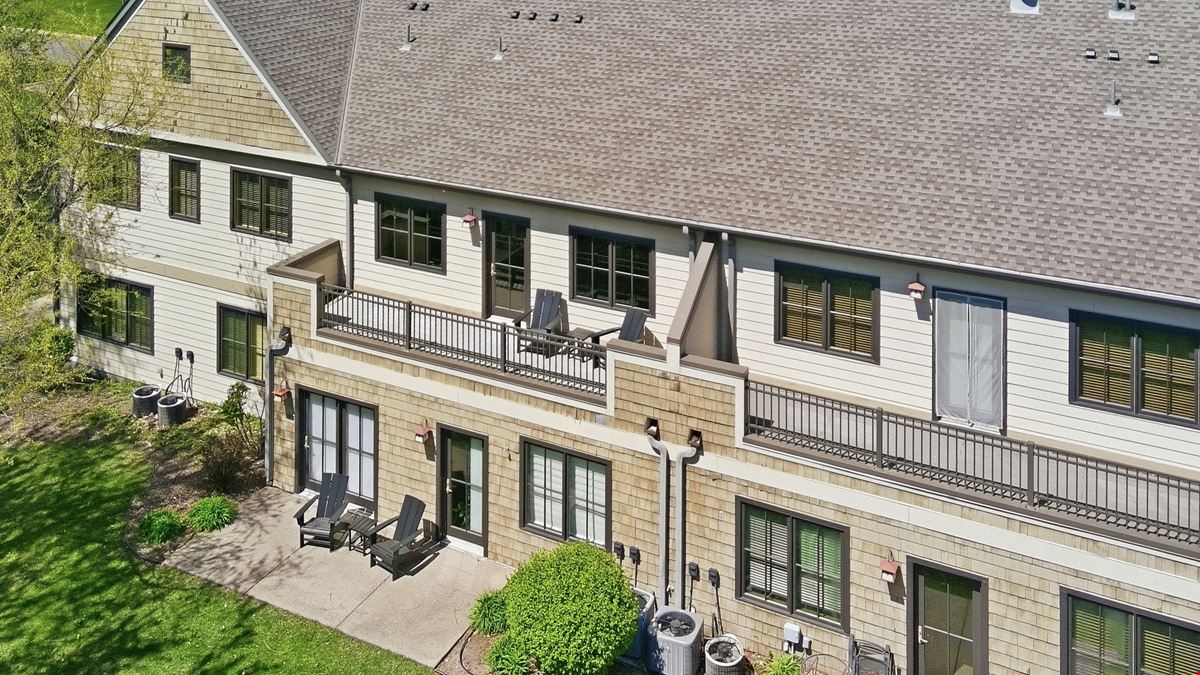 Beautiful Beacon Shore Office Park 2nd Floor Office Condo, located on Armstrong Lake in Oakdale!