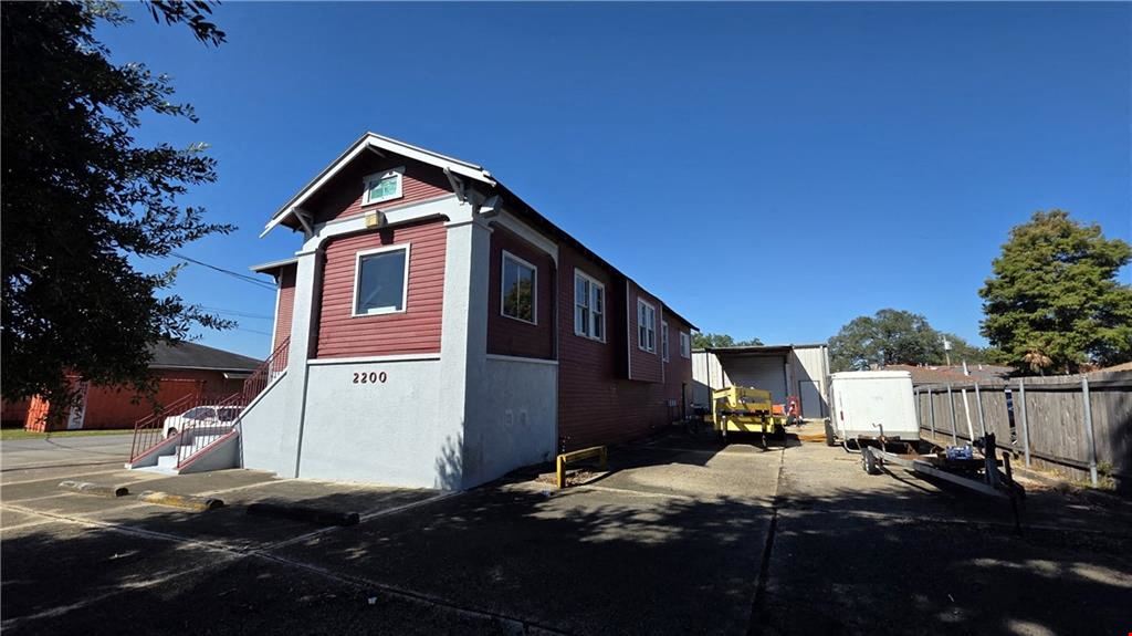2200 Paris Rd