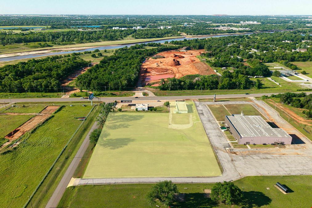 Willie Wilson Building + 4 Acres