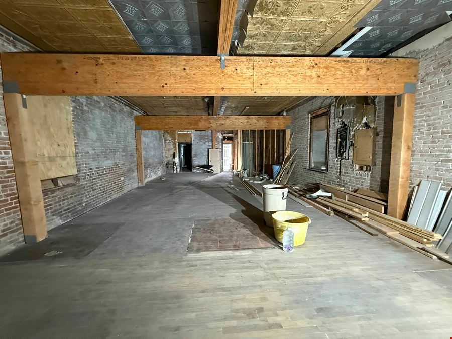 3,058 SF Freestanding Retail Building For Sale Or Lease in Springfield