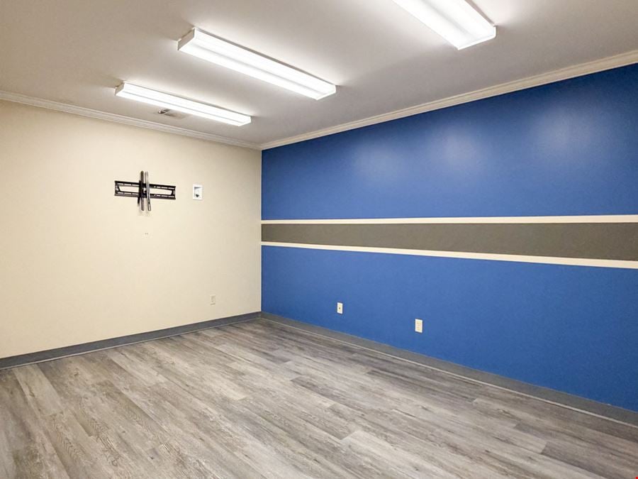 Industrial Office / Warehouse Near I-49 & I-10