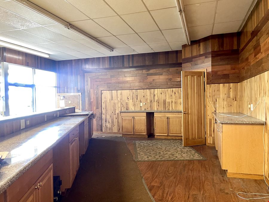 10081 W Ridge Rd