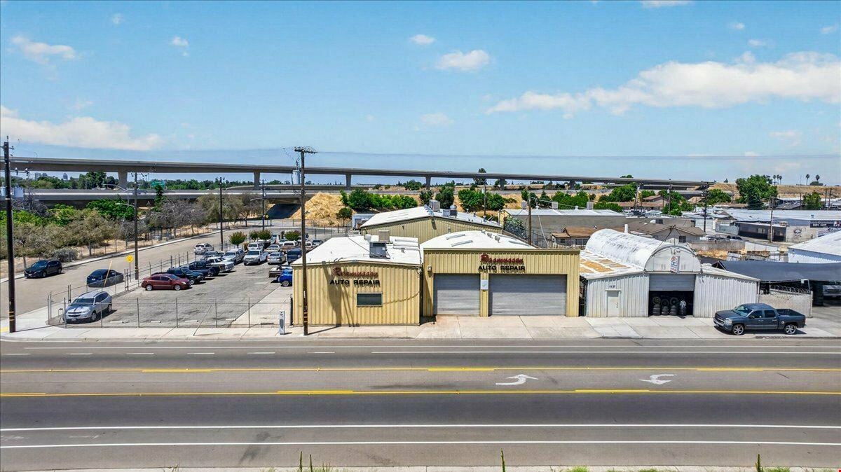 (4) Freestanding Industrial Buildings Near Airport in Fresno, CA