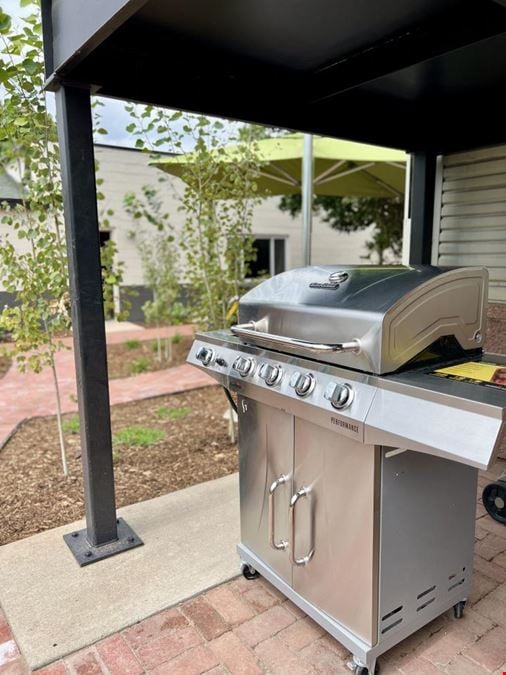 2000 W Hamilton Pl