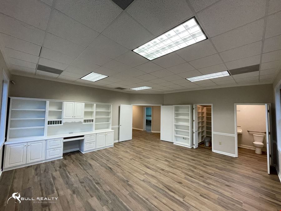 Traditional & Medical Office For Lease | ±2,304-4,608 SF
