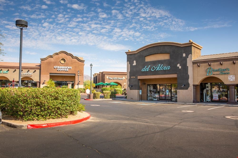 La Mirada | Walgreens, Starbucks Anchored Neighborhood Center