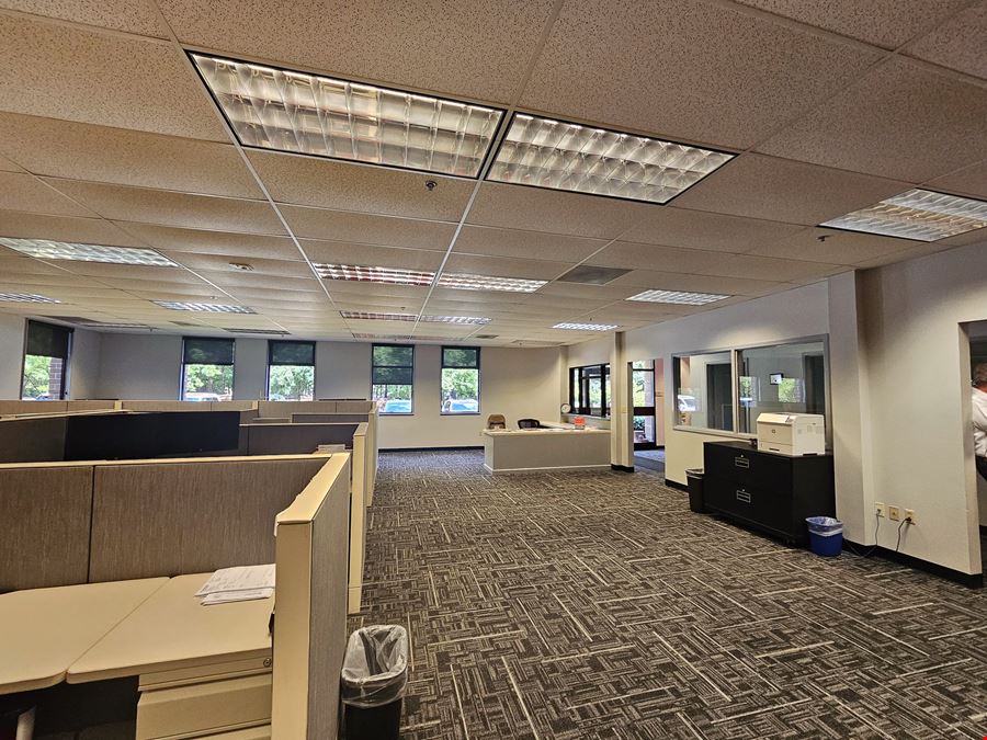 67,480 SF Industrial HQ Available in Oxmoor Submarket