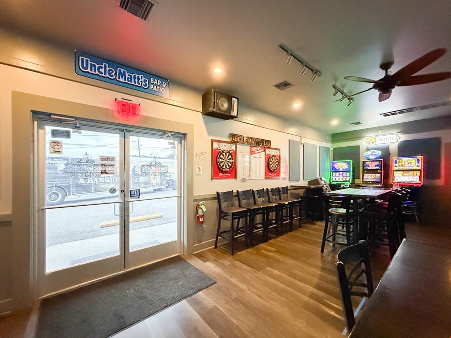 Turnkey Two-Story Bar / Restaurant with FF&E Included